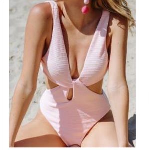 Brand new Cupshe bathin suit!!